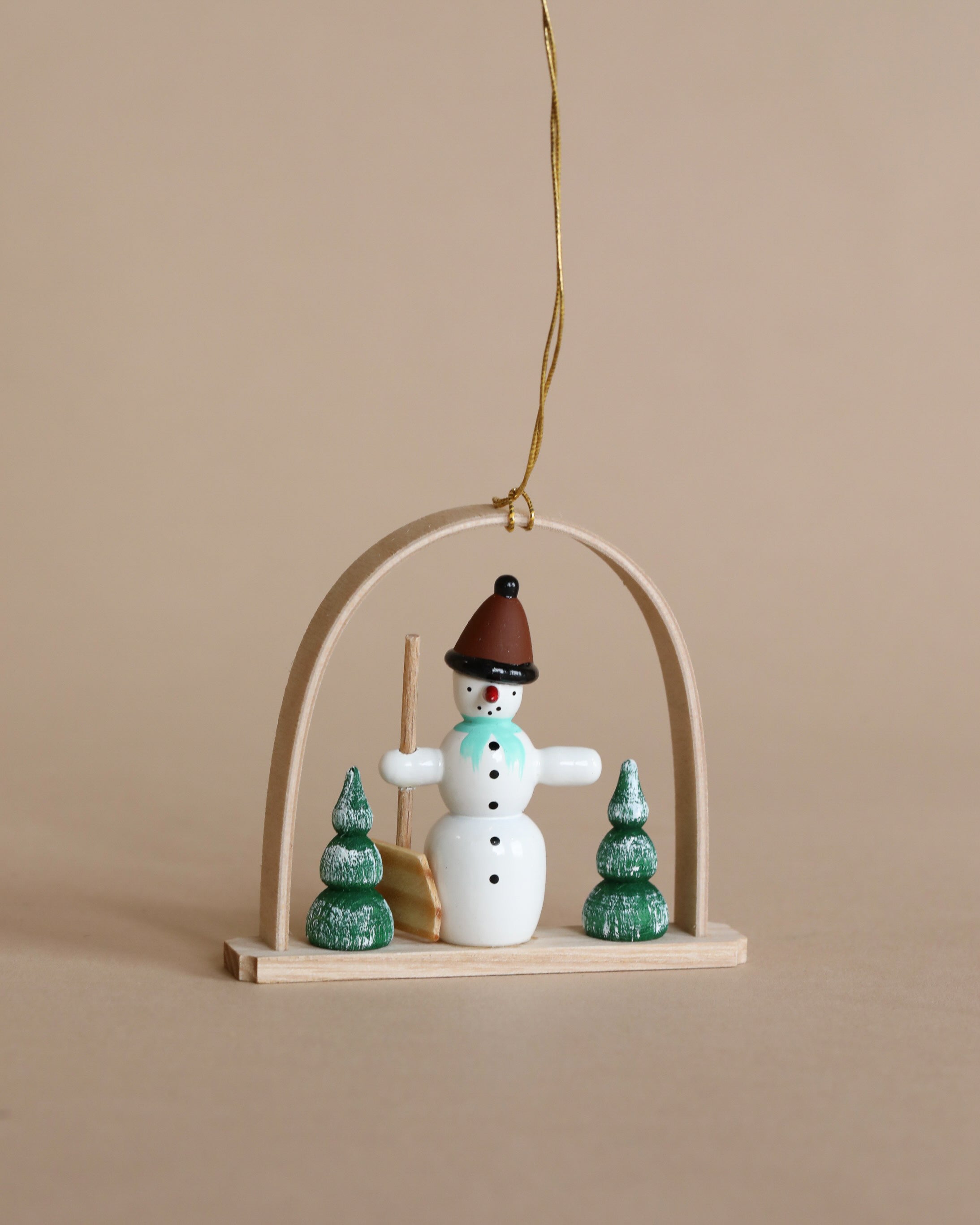 Christian Ulbricht Ornament - Arch With Snowman