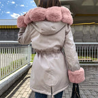 Women's parka with detachable puffed fur collar