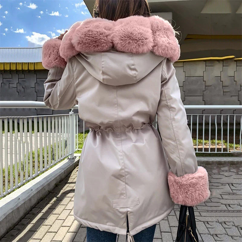 Women's parka with detachable puffed fur collar