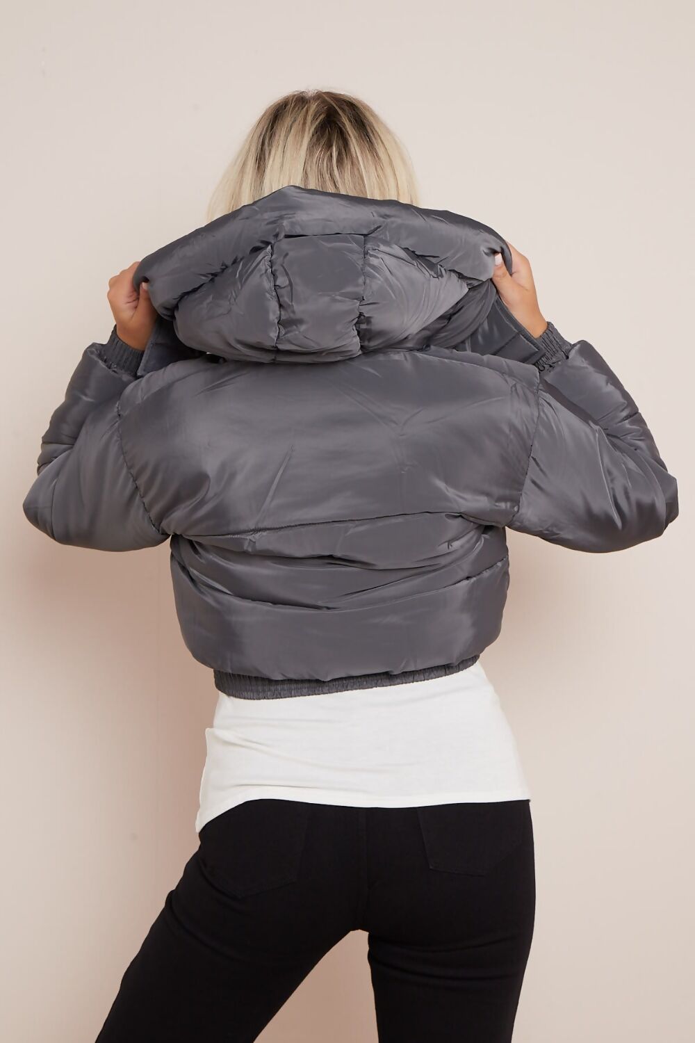 Cropped Puffer Jacket With Hood Padded in Charcoal